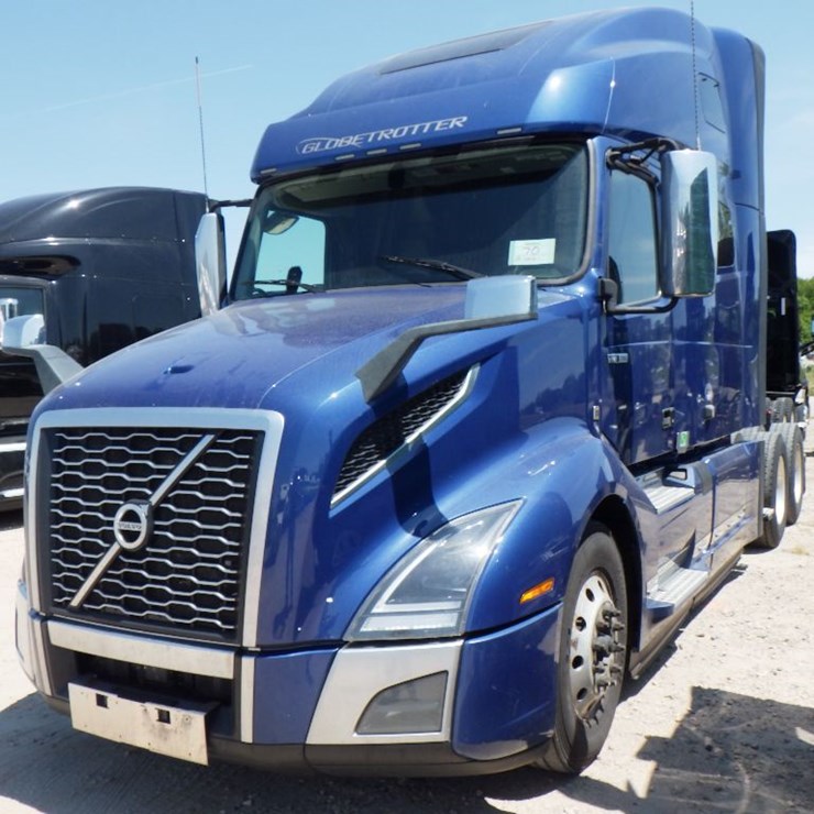 2022 VOLVO VNL860