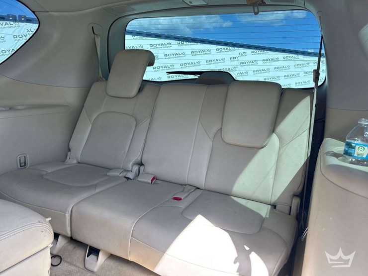 2012-infiniti-qx56-image-16