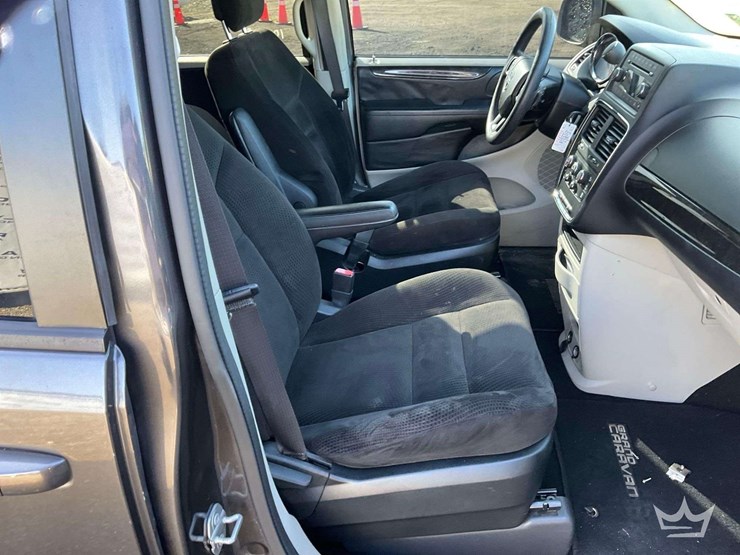2017-dodge-grand-caravan-image-28