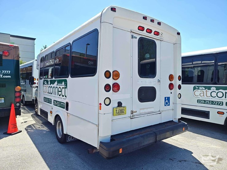 2017-ford-e450-image-4