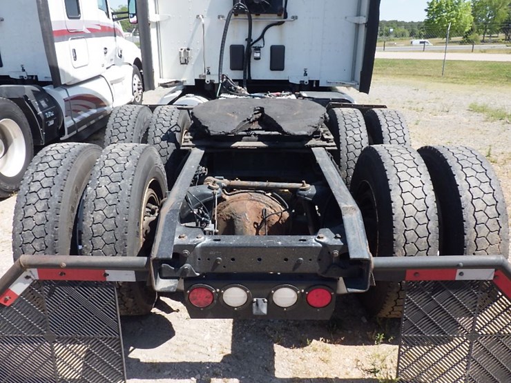 2016-kenworth-t680-image-14