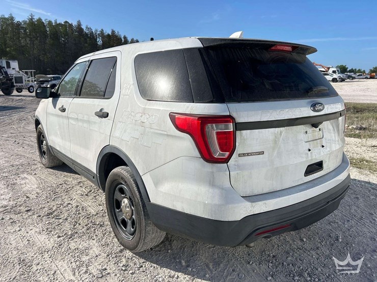 2016-ford-explorer-image-4