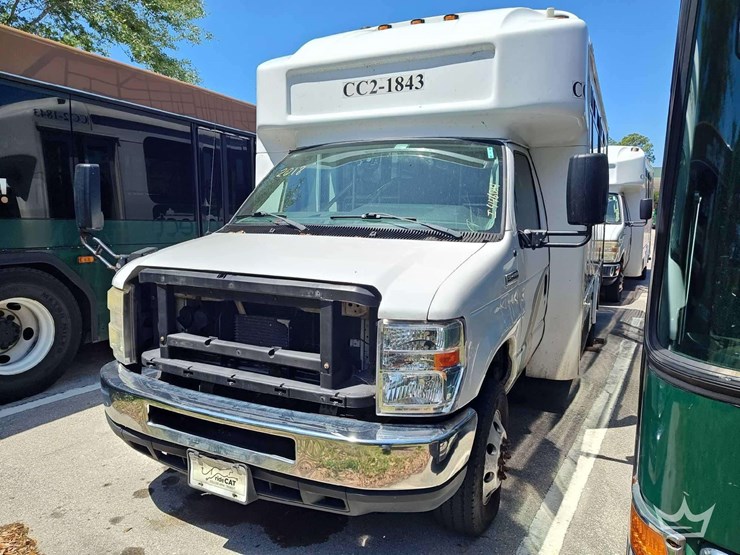 2017-ford-e450-image-1