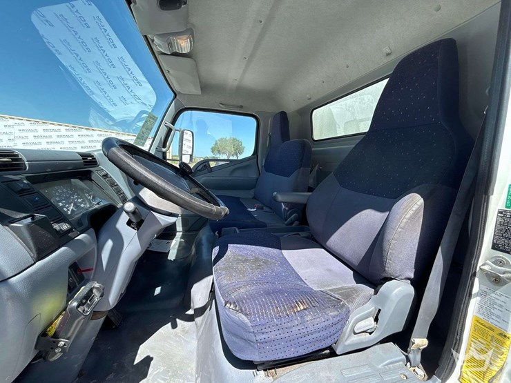 2007-mitsubishi-fuso-fe84d-image-20