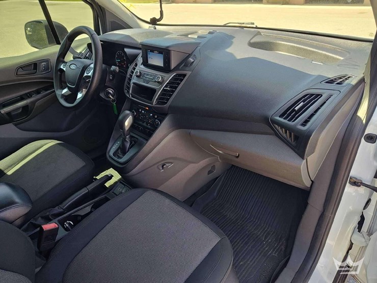 2019-ford-transit-connect-image-30