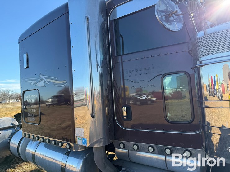 2010-peterbilt-388-image-19
