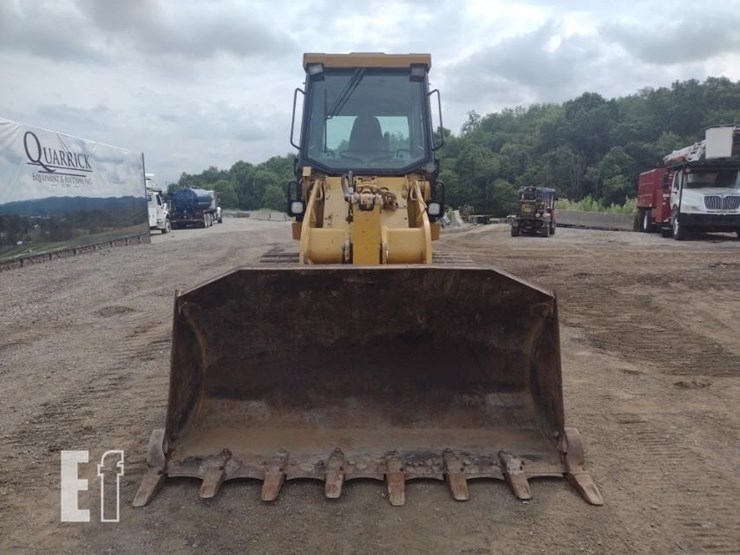 2005-caterpillar-953c-image-2
