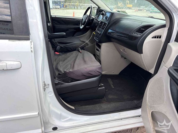 2017-dodge-grand-caravan-image-23