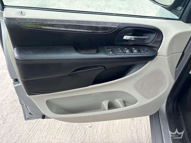 2014-dodge-grand-caravan-image-10