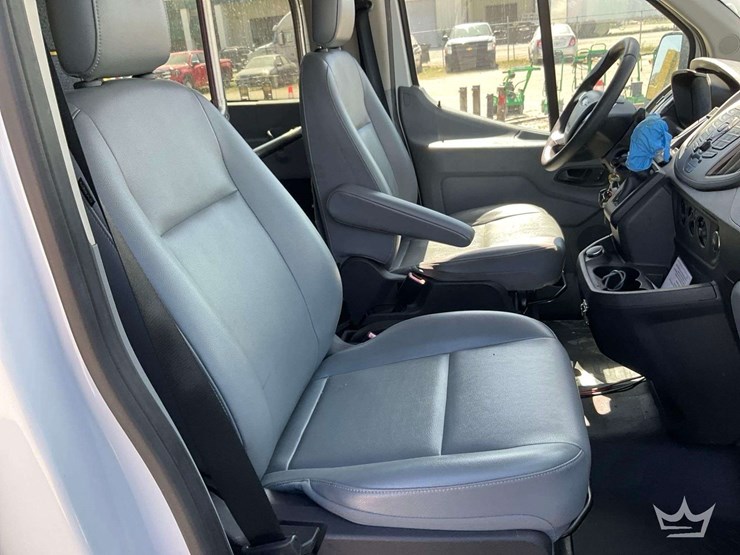 2019-ford-transit-image-19