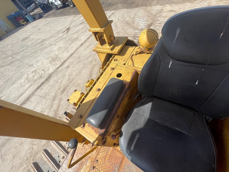 #4035-•-1986-komatsu-dozer-image-44