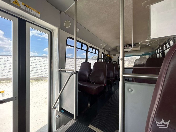 2015-ford-e450-image-19