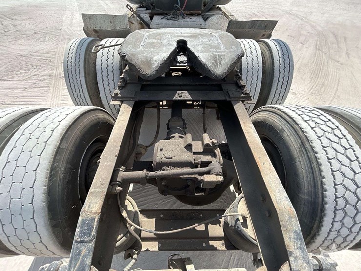 2005-mack-ch613-image-11