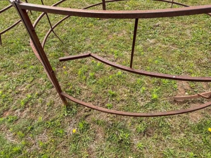 steel-round-bale-feeder-image-2