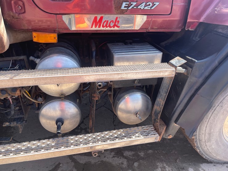 #4013-•-2000-quad-axle-mack-dump-truck-(has-wi-title)-image-43