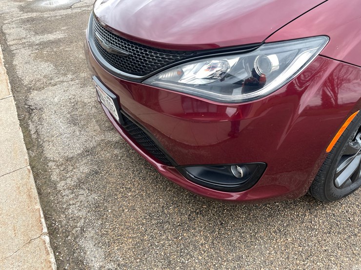 2018-chrysler-pacifica-image-11