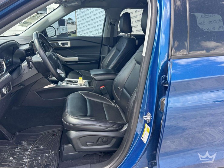 2023-ford-explorer-image-13