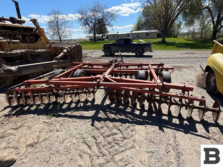 massey-ferguson-520-image-3
