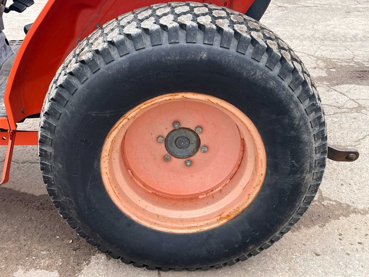 #4056-•-kubota-tractor-image-9