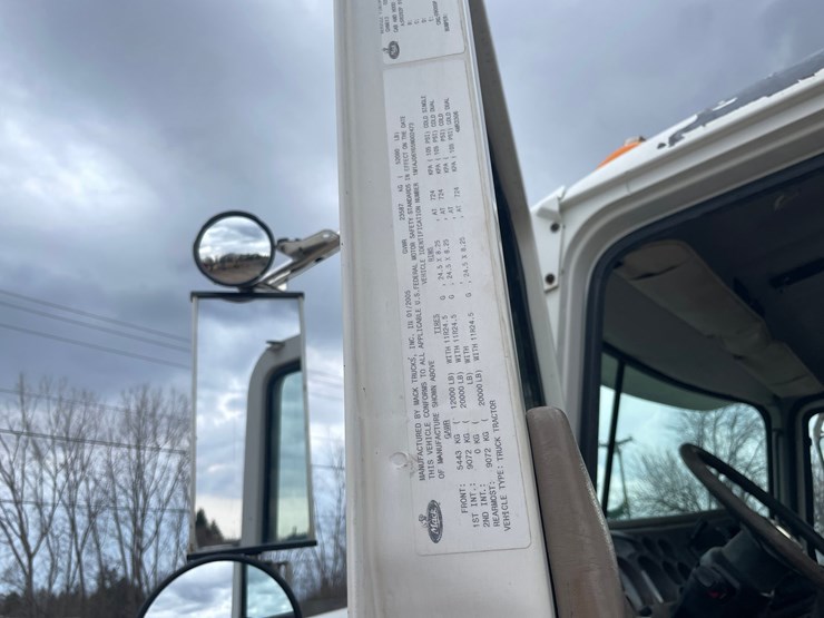 #4030-•-2005-mack-tractor-unit-18-image-78