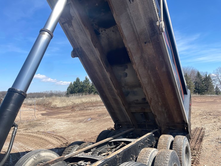 #4014-•-2013-quad-axle-mack-dump-truck-(has-wi-title)-image-146