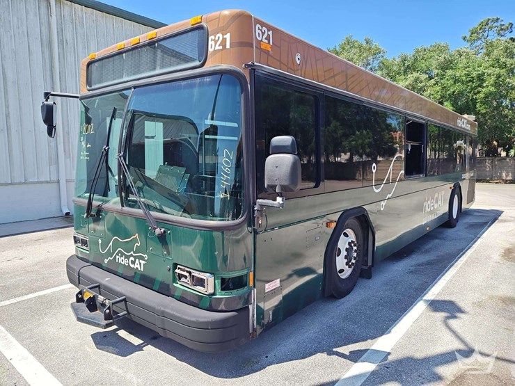 2012-gillig-low-floor-image-1