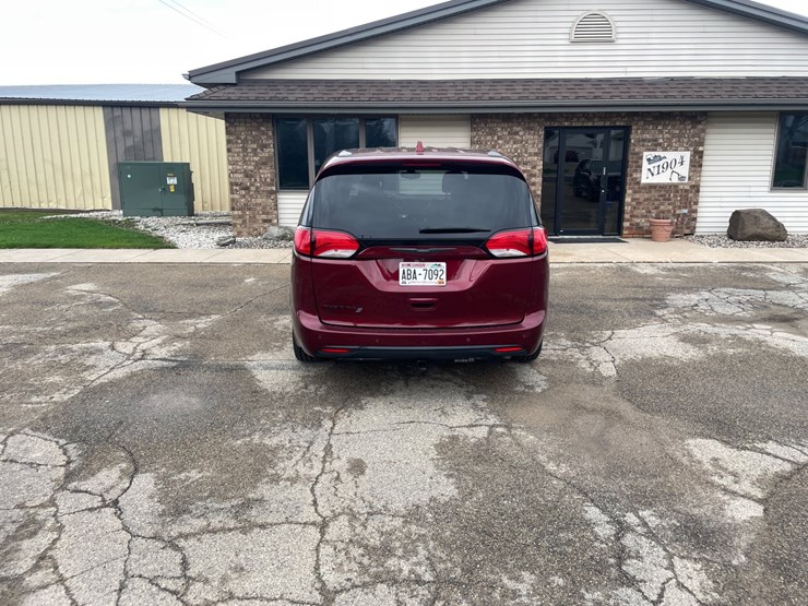 2018-chrysler-pacifica-image-6