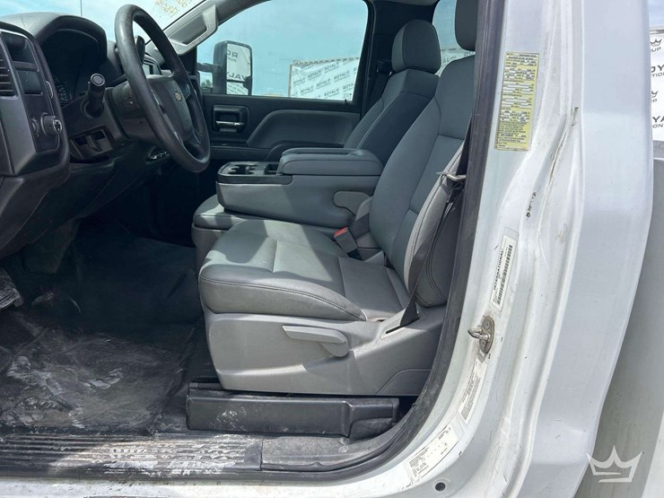 2019-chevrolet-silverado-5500hd-image-13