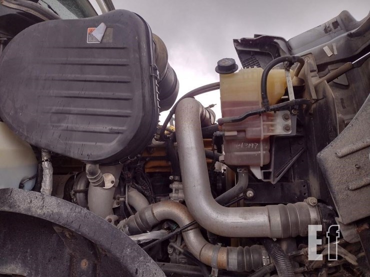 2015-caterpillar-ct660s-image-33