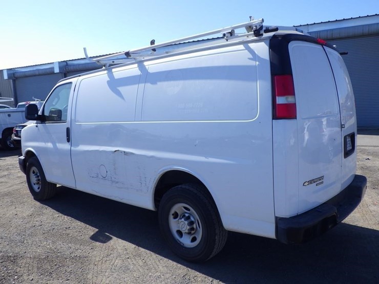 2016-chevrolet-express-2500-image-4