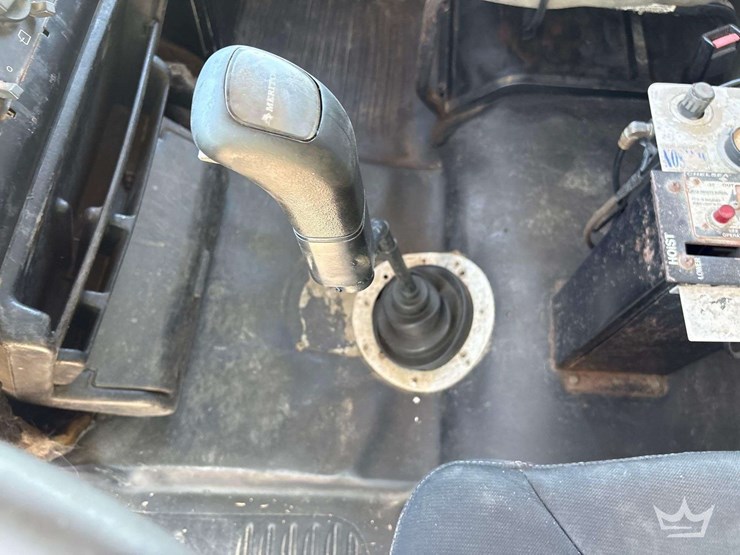 1999-freightliner-fl112-image-28