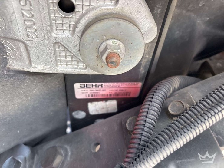 2015-freightliner-m2-106-image-14