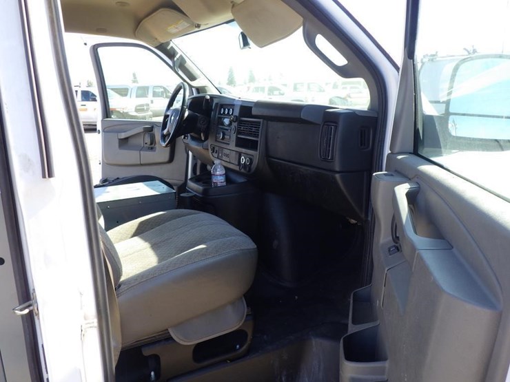 2016-chevrolet-express-2500-image-6