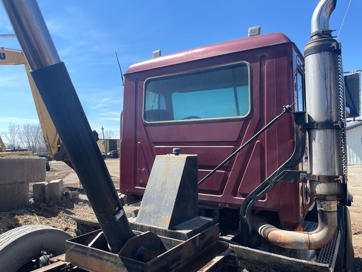 #4013-•-2000-quad-axle-mack-dump-truck-(has-wi-title)-image-154