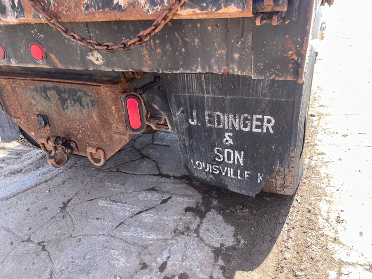 #4015-•-2004-freightliner-dump-truck-(has-wi-title)-image-53