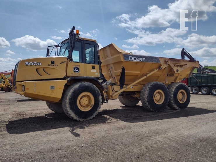 deere-300d-image-1