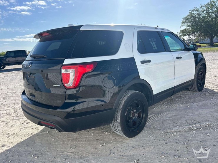 2017-ford-explorer-image-3