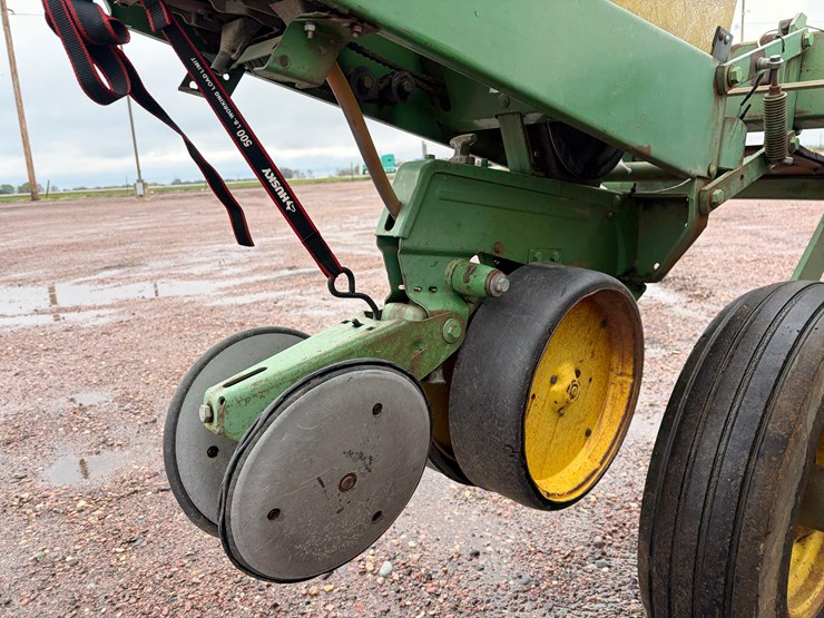 john-deere-7000-image-11