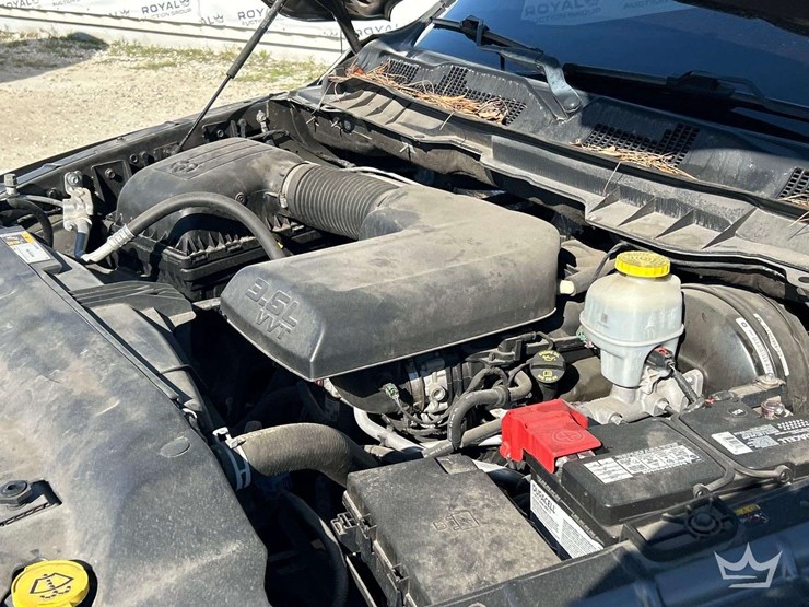 2022-ram-1500-classic-image-8