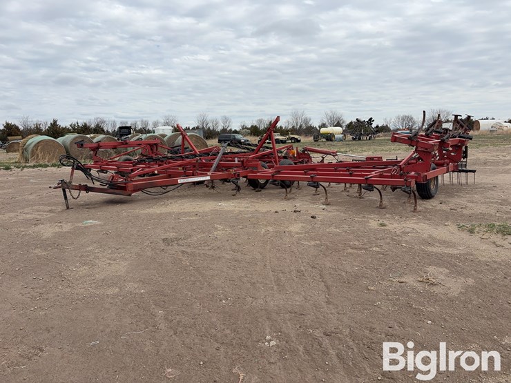 case-ih-4300-image-1