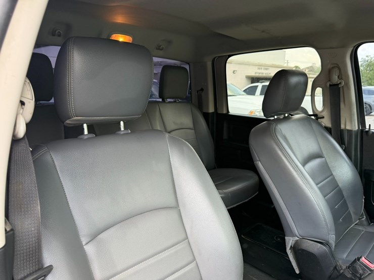 2018-dodge-1500-image-32