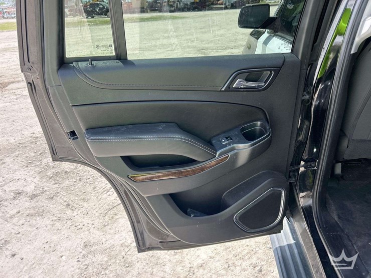 2018-chevrolet-tahoe-image-23
