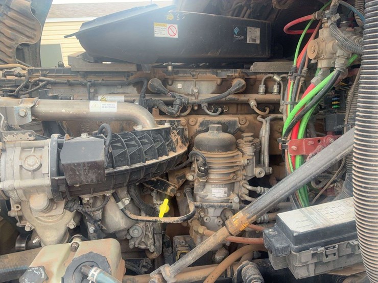 2015-freightliner-cascadia-125-image-60