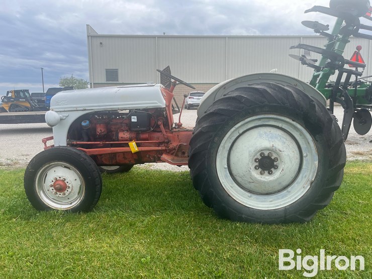 1947-ford-8n-image-8