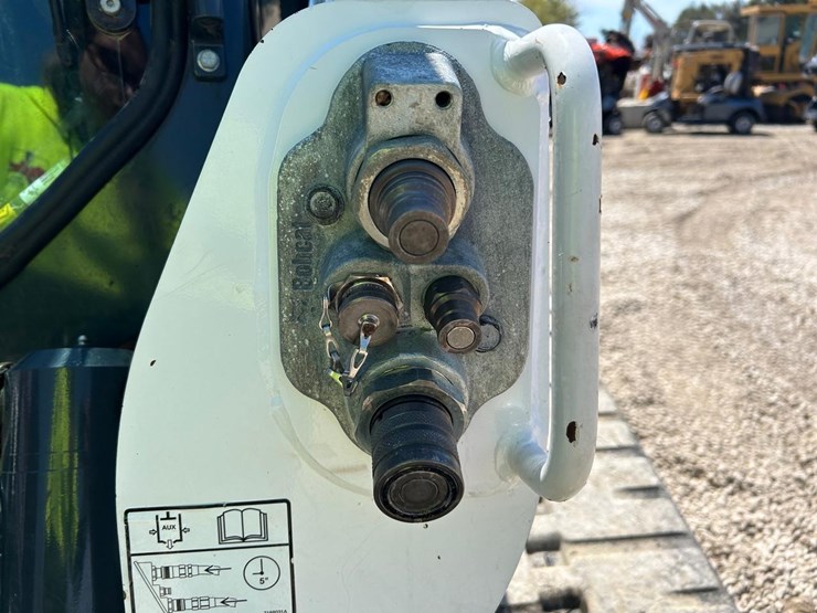 2023-bobcat-t770-image-11