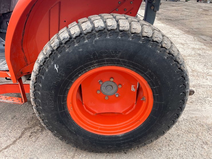 #4054-•-kubota-tractor-image-9
