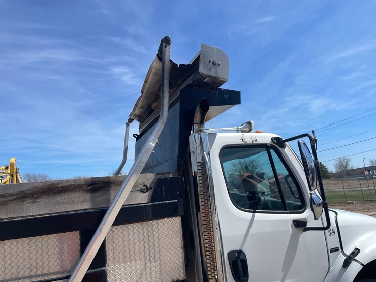 #4015-•-2004-freightliner-dump-truck-(has-wi-title)-image-23