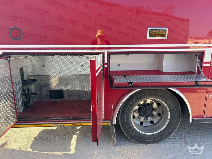 2005-freightliner-fld120-image-44