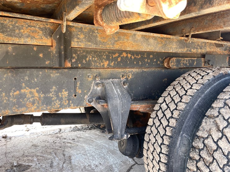 #4015-•-2004-freightliner-dump-truck-(has-wi-title)-image-47