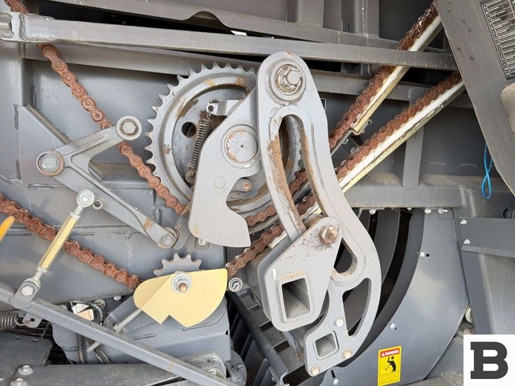 2022-massey-ferguson-2270-image-23